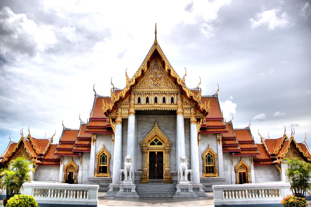 Large building white gold red free wallpaper - medium preview image
