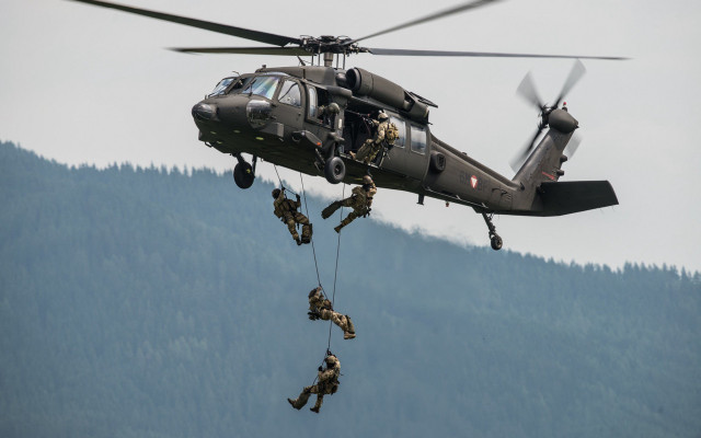 Helicopter soldiers hanging side action free wallpaper - medium preview image