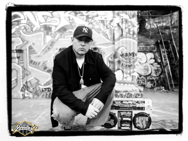 Man skateboard graffiti wall hat free wallpaper - medium preview image