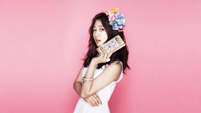 Woman holding tissues flower in free wallpaper - medium preview image