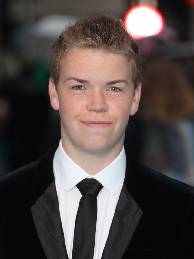 Young man smiling red carpet free wallpaper - medium preview image
