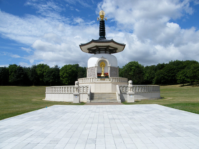 White monument black gold statue free wallpaper - medium preview image
