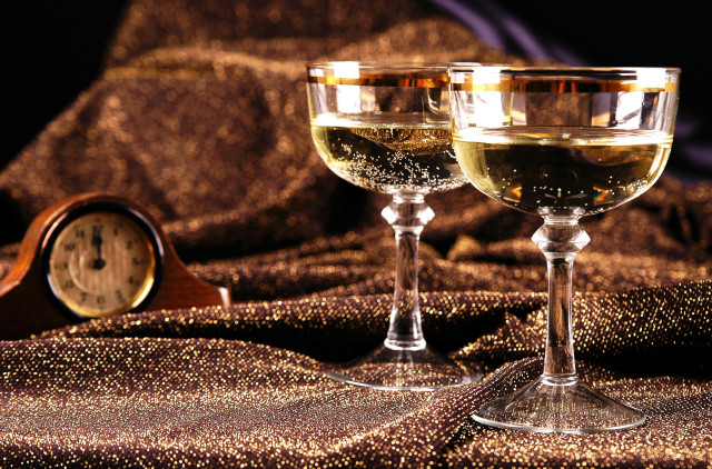 Wine glasses table clock cloth free wallpaper - medium preview image
