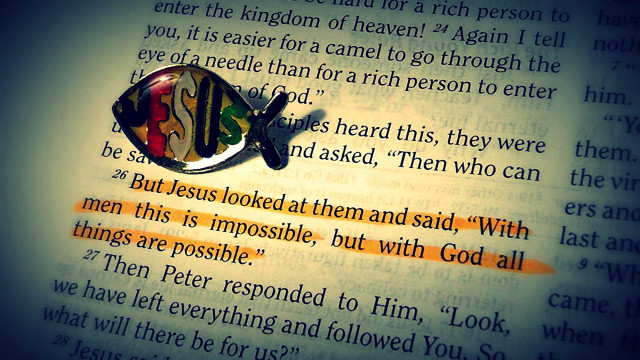 Book magnifyingglass bible dionisius cloisonnism free wallpaper - medium preview image