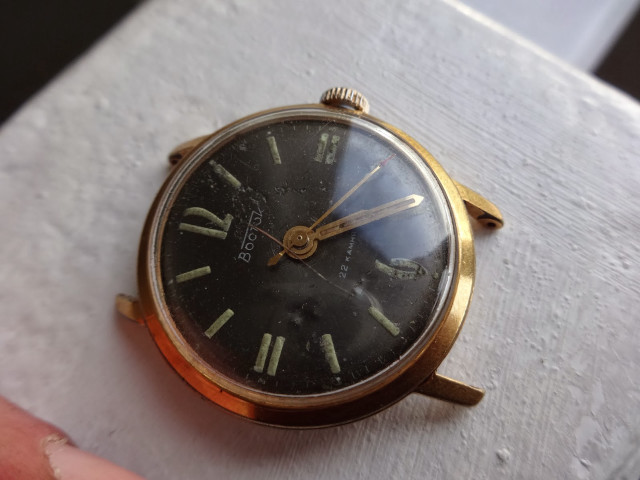 Watch white surface hand camera free wallpaper - medium preview image