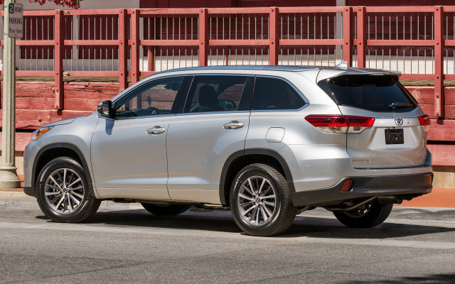 Silver suv parked road fence free wallpaper - medium preview image