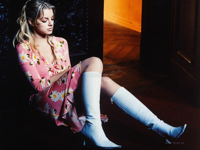 Woman pink kimono floral boots free wallpaper - medium preview image