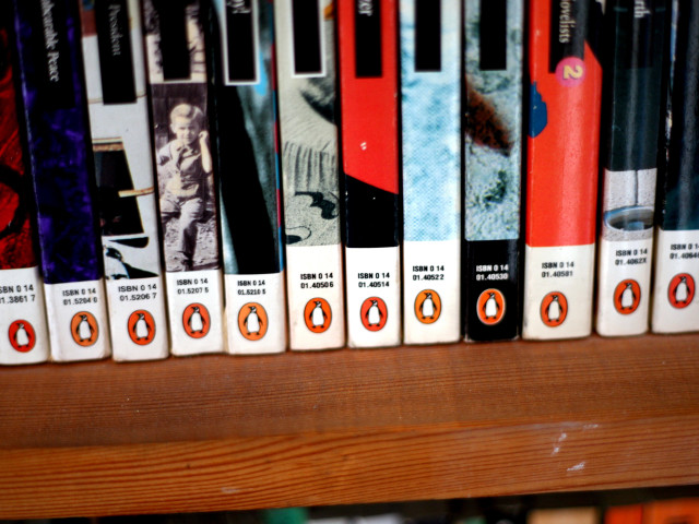 Bookshelf red circle black white free wallpaper - medium preview image