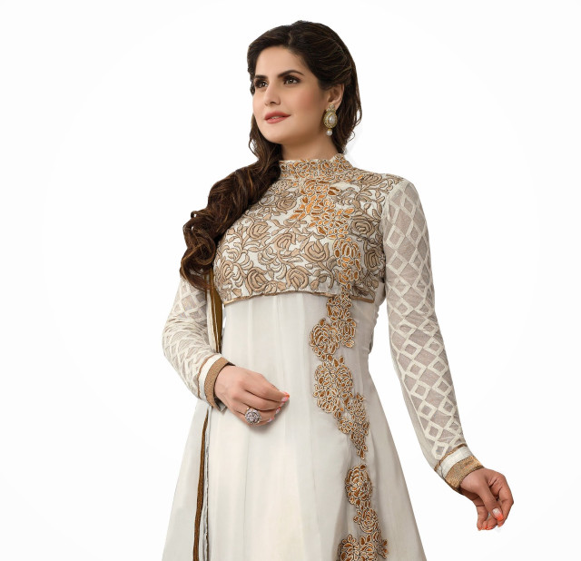 Woman white anang suit gold free wallpaper - medium preview image