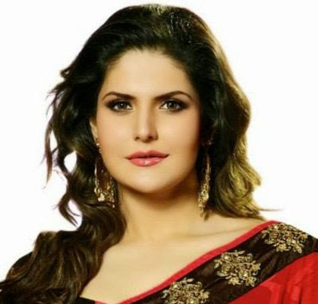 Woman red black sari large free wallpaper - medium preview image