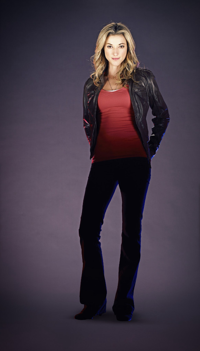 Clarice beckett red top black free wallpaper - medium preview image