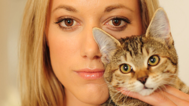 Woman holding cat surprised expression free wallpaper - medium preview image