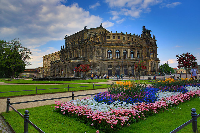 Large building garden sunny day free wallpaper - medium preview image