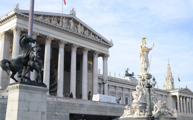 Statue man horse building columns free wallpaper - medium preview image