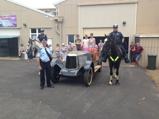 Police officer horse drawn carriage free wallpaper - medium preview image