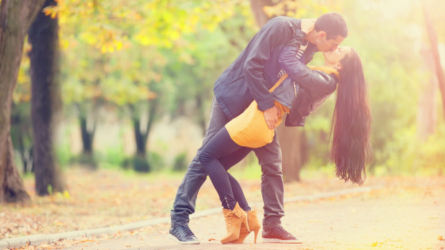 Man woman kissing autumn street free wallpaper - medium preview image