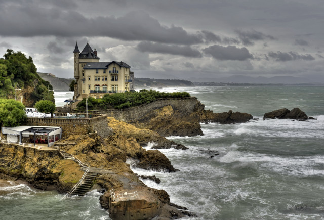 Train water house cliff steep free wallpaper - medium preview image