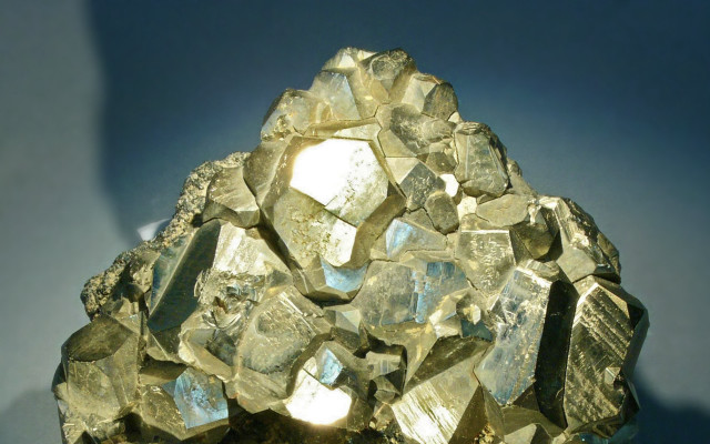 Rocks blue background cluster image free wallpaper - medium preview image