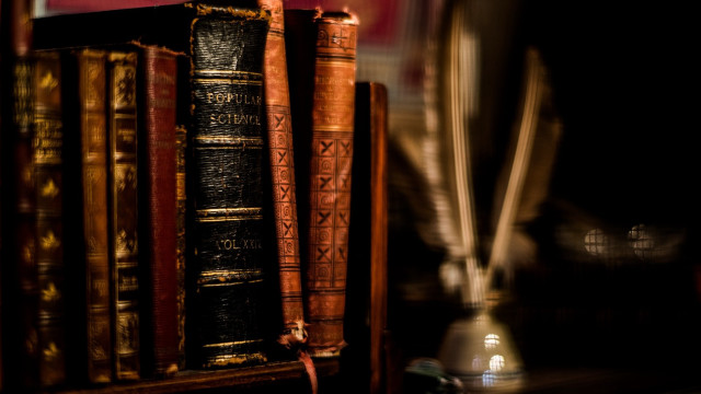 Stack books wooden shelf clock free wallpaper - medium preview image