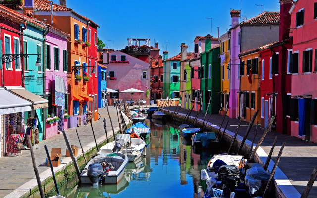 Canal boats colorful buildings people #2 free wallpaper - medium preview image