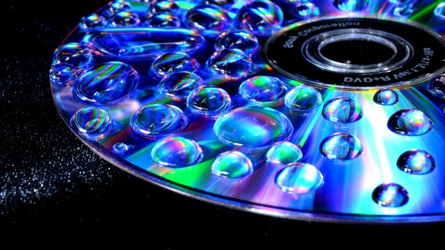 Cd bubbles black background circle free wallpaper - medium preview image