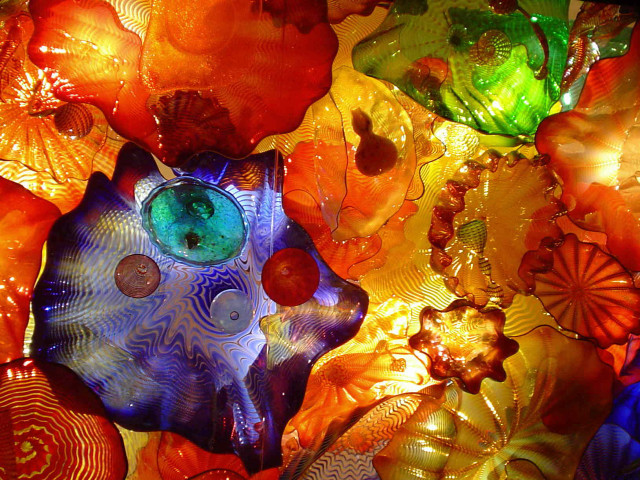 Glass sculpture autumn vivid colors free wallpaper - medium preview image