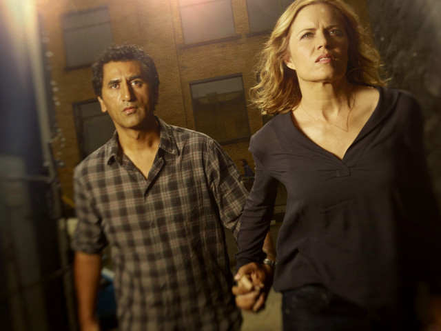 Man woman holding hands walking free wallpaper - medium preview image