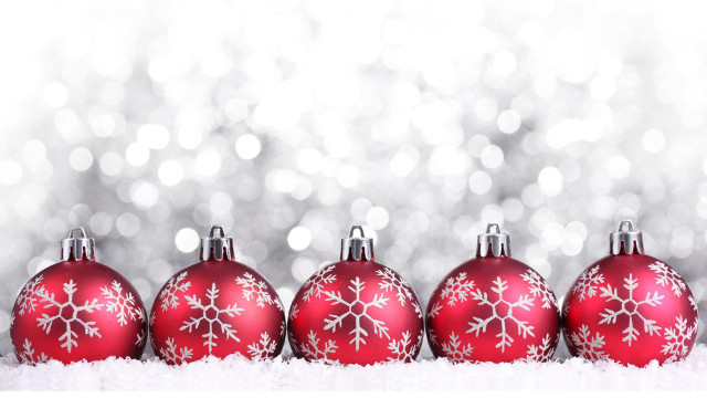 Red christmas ornaments snow bokeh free wallpaper - medium preview image