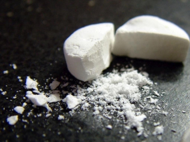 Sugar pile spoon knife blurry free wallpaper - medium preview image