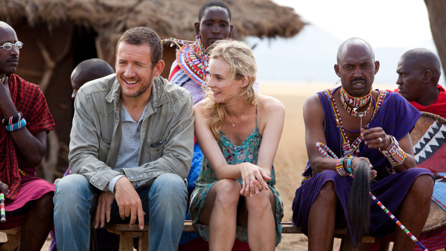 Group people bench hut thatched free wallpaper - medium preview image