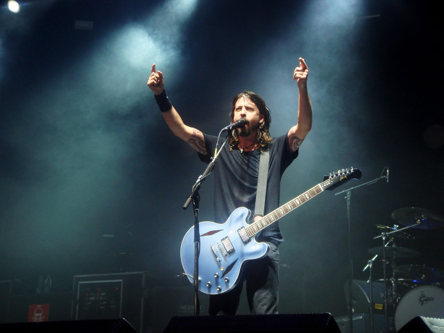 Man guitar stage hands up free wallpaper - medium preview image