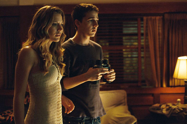 Man woman livingroom camera lamp free wallpaper - medium preview image