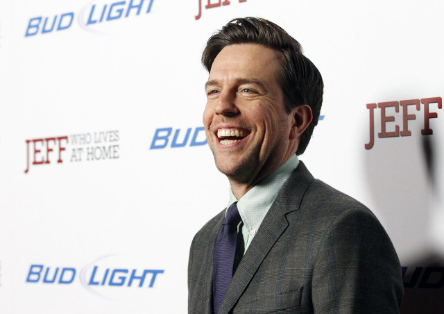 Man suit smiling redcarpet beer free wallpaper - medium preview image