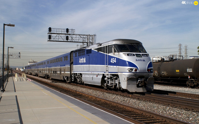 Blue train loading platform station free wallpaper - medium preview image