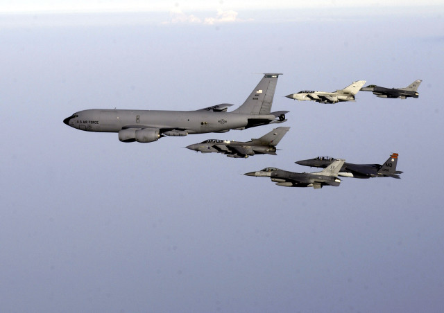 Fighter jets formation flying sky free wallpaper - medium preview image
