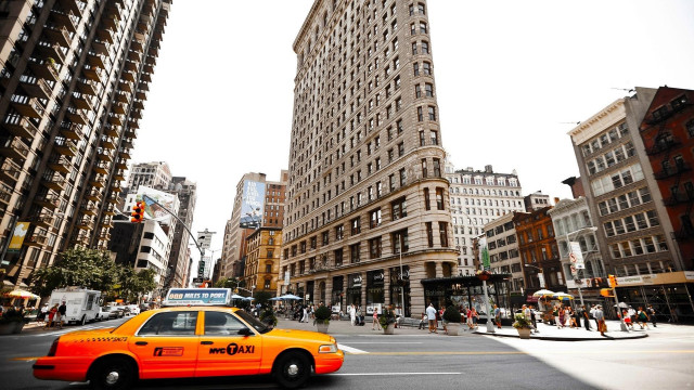 Nyc busy street taxi sunny free wallpaper - medium preview image