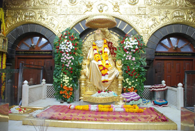 Statue person room flowers decorations free wallpaper - medium preview image