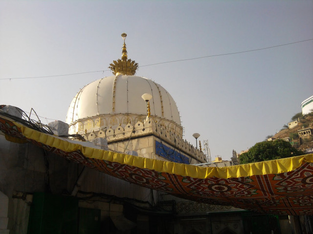Large white dome gold top free wallpaper - medium preview image
