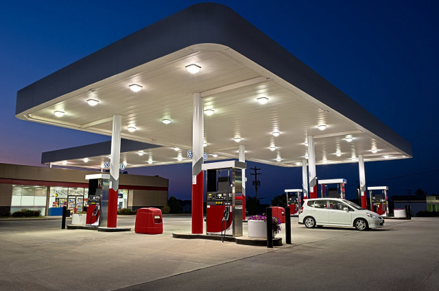 Gas station car attendant pump free wallpaper - medium preview image