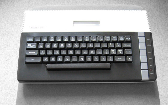 Black white keyboard table white free wallpaper - medium preview image