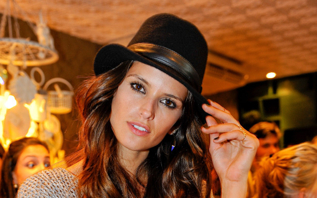 Woman hat sweater phone crowded free wallpaper - medium preview image