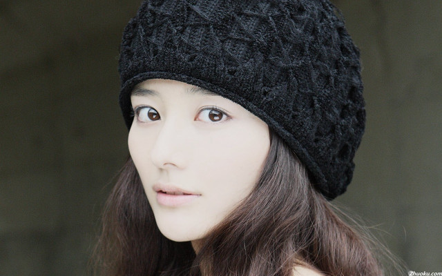 Woman blackhat brownhair whitecollar photorealistic free wallpaper - medium preview image