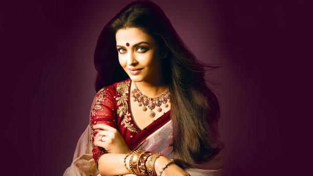 Woman red white sari necklace free wallpaper - medium preview image