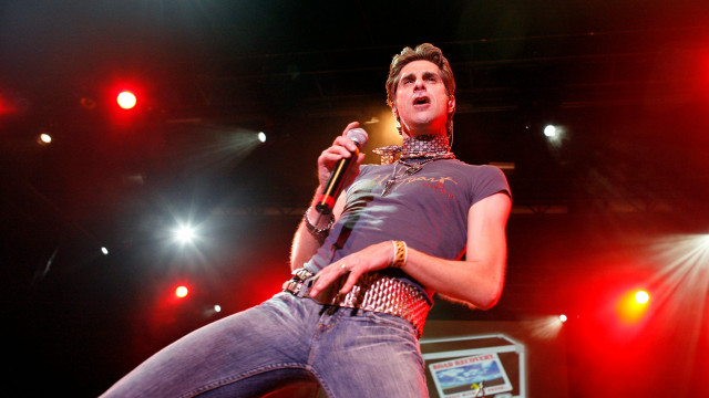 Man microphone stage lights performance free wallpaper - medium preview image