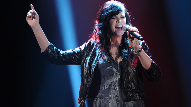 Woman microphone stage performance speaking free wallpaper - medium preview image