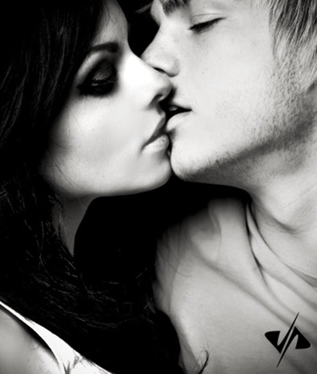 Man woman kissing eyes closed #6 free wallpaper - medium preview image