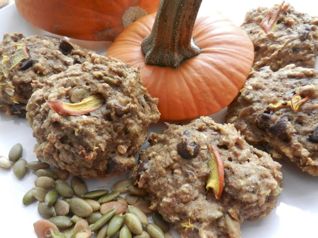 Plate pumpkins seeds background stock free wallpaper - medium preview image