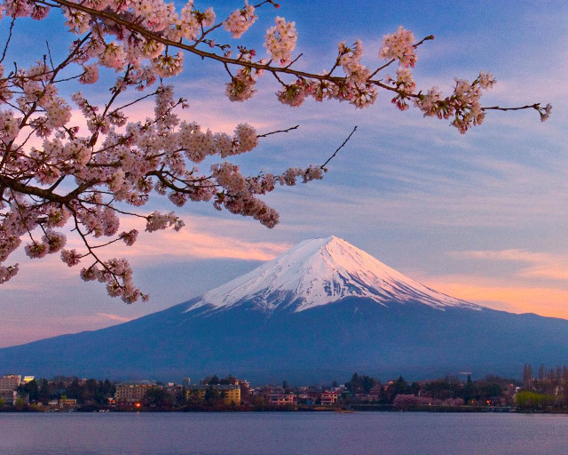 Mount fuji lake city autumn free wallpaper - medium preview image