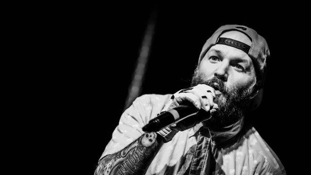 Man beard hat microphone singing free wallpaper - medium preview image