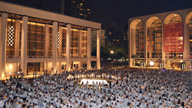Crowd building night fountain lights free wallpaper - medium preview image